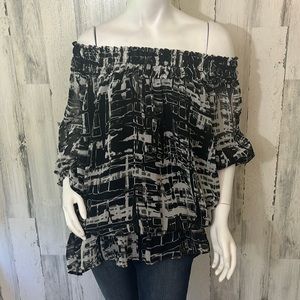 E9- - womens patterned off the shoulder top size 1X UNIQUE SPECTRUM